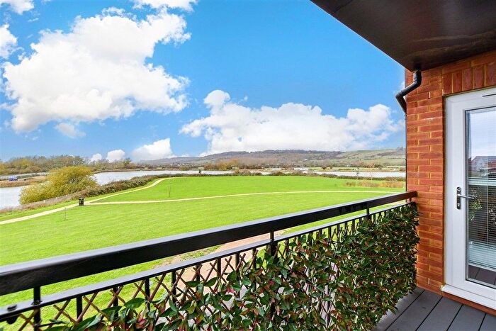 2 Bedroom Flat For Sale In Dearman Crescent, Hythe, Kent, CT21