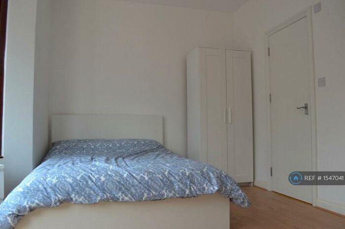 Studio To Rent In Hamilton Road, Ilford, IG1