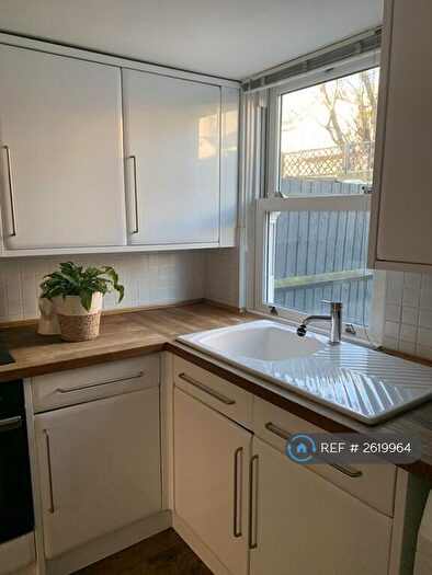 2 Bedroom Flat To Rent In Aitken Road, London, SE6
