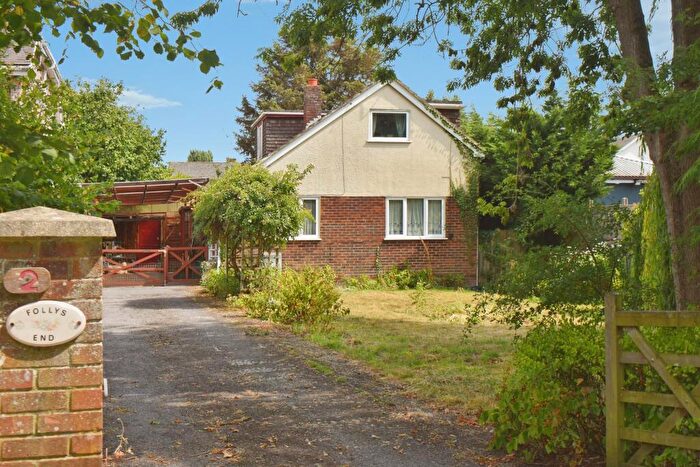 4 Bedroom Chalet For Sale In Pond Road, Sarisbury Green, Southampton, Hampshire, SO31
