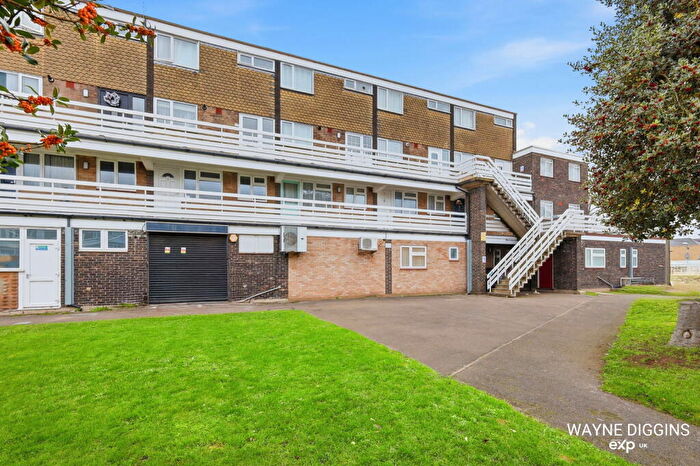 1 Bedroom Flat For Sale In Peartree Close, South Ockendon, RM15