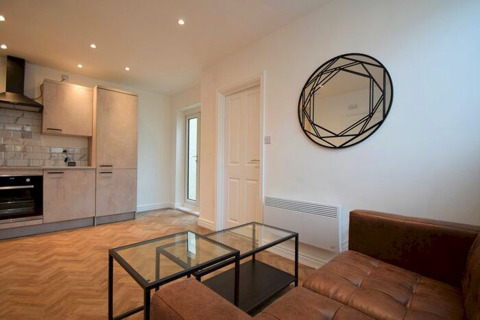 1 Bedroom Flat To Rent In Clifton Street, Cardiff, CF24