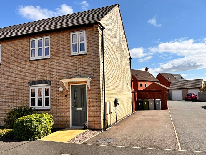 3 Bedroom End Of Terrace House For Sale In Kempton Drive, Barleythorpe, LE15