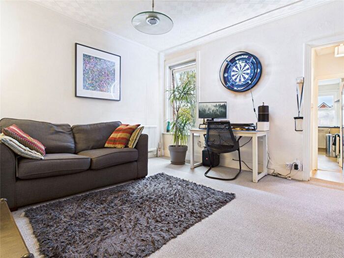 1 Bedroom Flat For Sale In Guildford, Surrey, GU1