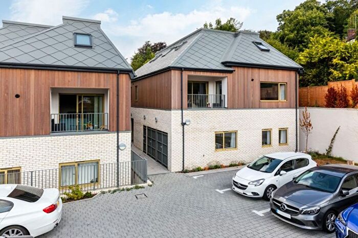 1 Bedroom Flat To Rent In Ballards Rise, South Croydon, CR2