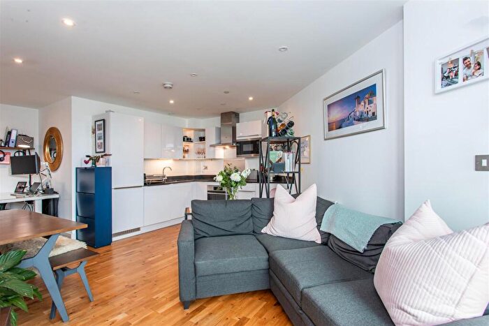 1 Bedroom Flat For Sale In Cityview Point, Leven Road, E14