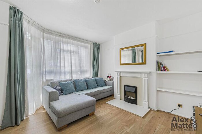 1 Bedroom Flat For Sale In Pynfold Estate, Bermondsey, SE16