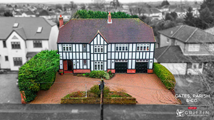 5 Bedroom Detached House For Sale In Grosvenor Gardens, Upminster, RM14