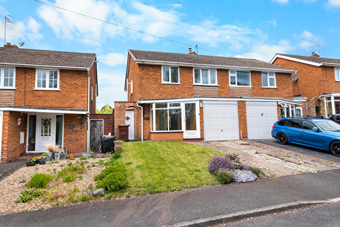 3 Bedroom Semi Detached House For Sale In Birmingham Road, Bromsgrove, B61