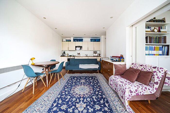 2 Bedroom Flat For Sale In Crouch End Hill, Crouch End, London, N8