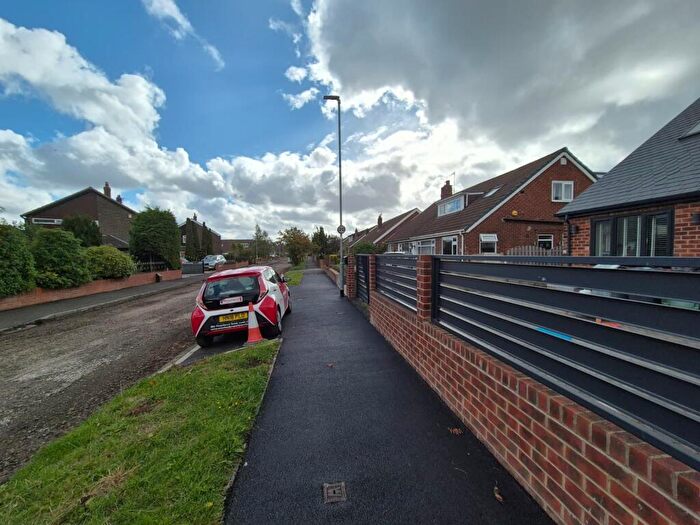 4 Bedroom Semi-Detached House To Rent In Red Hall Way, Leeds, LS14