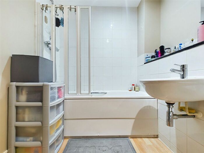 1 Bedroom Flat For Sale In London Road, Romford, RM7