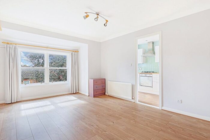 1 Bedroom Apartment To Rent In Victoria Park Road, South Hackney, London, E9