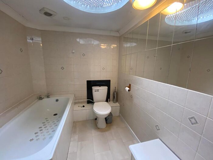 5 Bedroom House To Rent In Middle Street, SO14