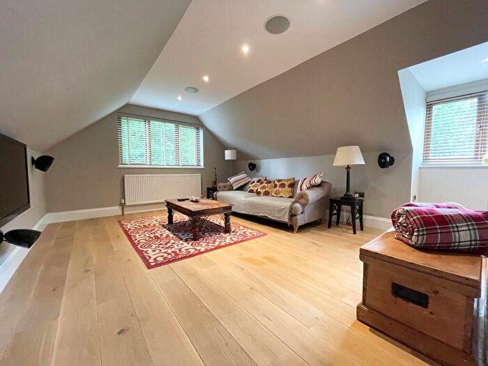 1 Bedroom Maisonette To Rent In Guildford Road, Frimley Green, GU16