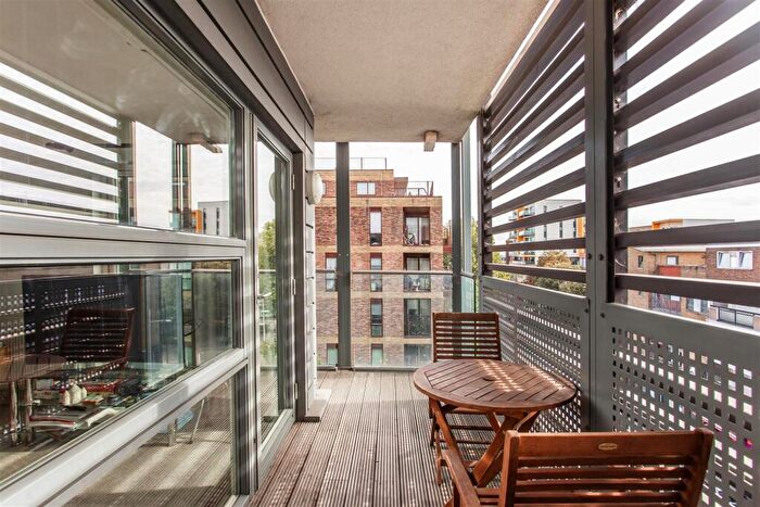 2 Bedroom Flat For Sale In Thorn Apartments, Mile End, E3