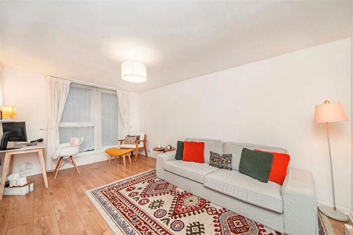 2 Bedroom Flat For Sale In Elver Gardens, Cambridge Heath, E2