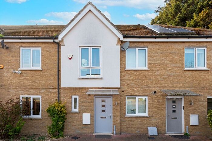 3 Bedroom Terraced House For Sale In Kibble Close, Romford, RM6