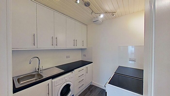 2 Bedroom Flat To Rent In Cheyne Street, Edinburgh, Midlothian, EH4