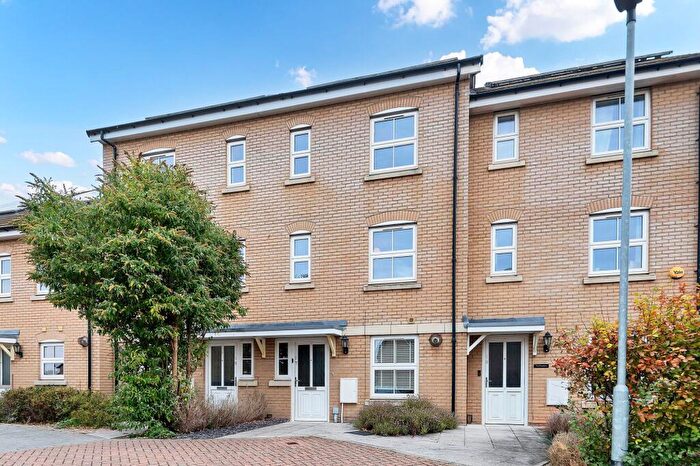 3 Bedroom Town House For Sale In Tynan Close, Royston, SG8