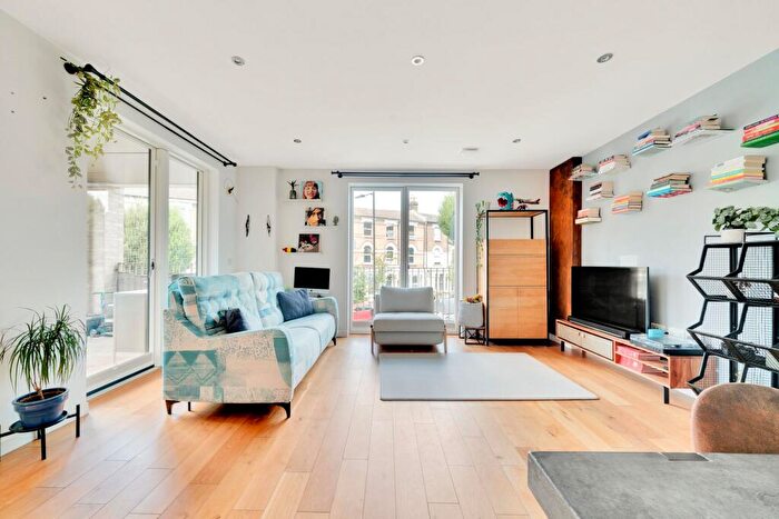 2 Bedroom Flat To Rent In Brownswood Road, Widford Court, N4