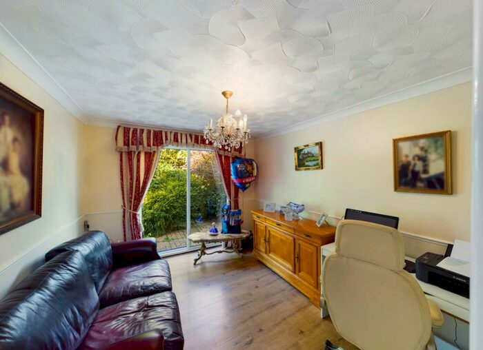 4 Bedroom Detached House For Sale In Newgate Lane, Fareham, PO14