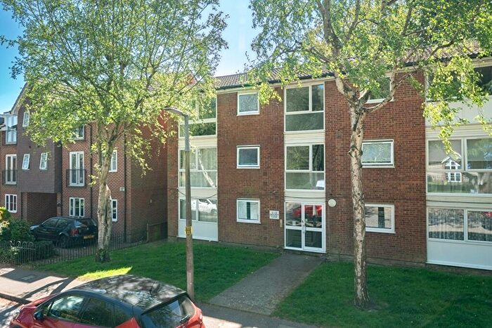 2 Bedroom Flat To Rent In Datchet Close, Hemel Hempstead, HP2