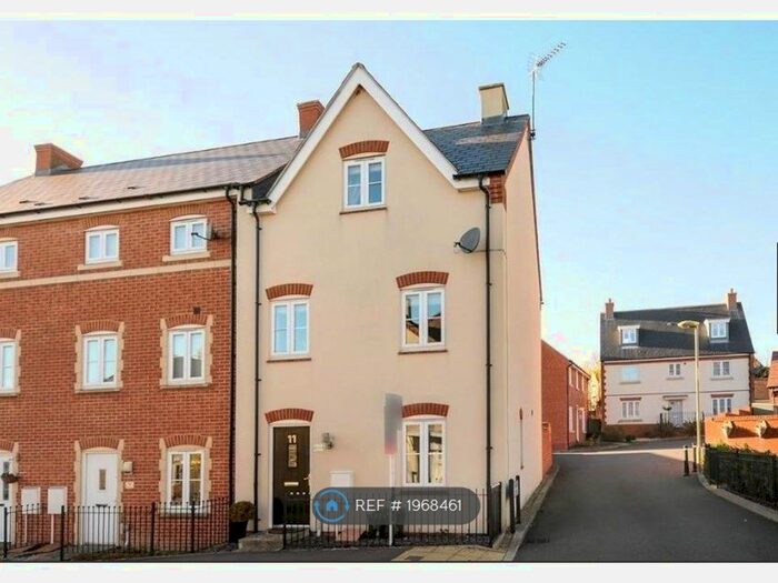 3 Bedroom Semi-Detached House To Rent In Palmer Road, Faringdon, SN7