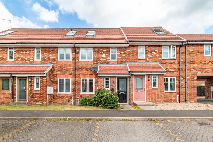 3 Bedroom Town House For Sale In Alnmouth Court, Newcastle Upon Tyne, NE5