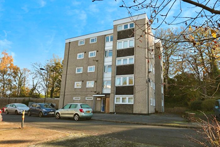 2 Bedroom Flat For Sale In Barnes Close, Southampton, Hampshire, SO18