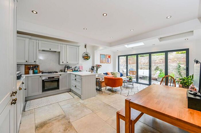 2 Bedroom Flat For Sale In Marmion Road, Clapham, London, SW11