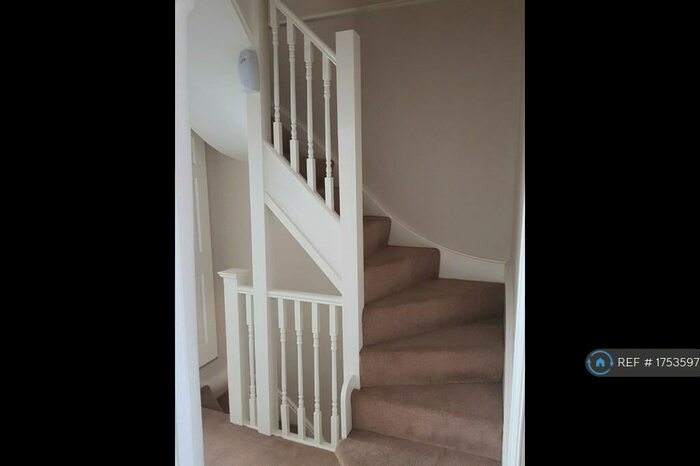 4 Bedroom Terraced House To Rent In Waremead Road, Ilford, IG2