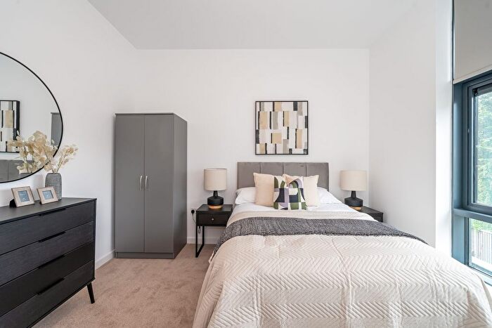 1 Bedroom Flat To Rent In Lakeside Close, Staines Upon Thames, TW18