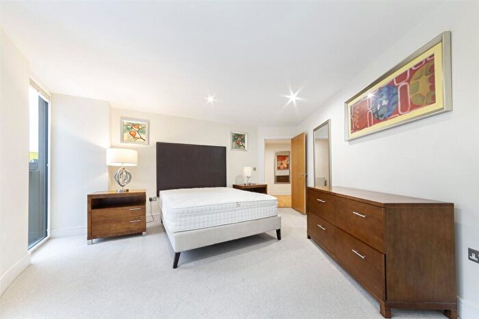 2 Bedroom Apartment To Rent In Quadrant Walk, Canary Wharf, London, E14