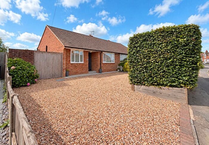 2 Bedroom Bungalow For Sale In Sweechgate, Broad Oak, Canterbury, Kent, CT2