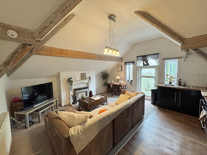 2 Bedroom Flat To Rent In Alexandra Road, Manchester, M16