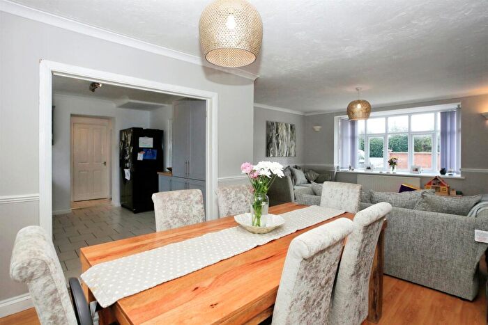 4 Bedroom Detached House For Sale In Peterborough Road, Farcet, Peterborough, PE7