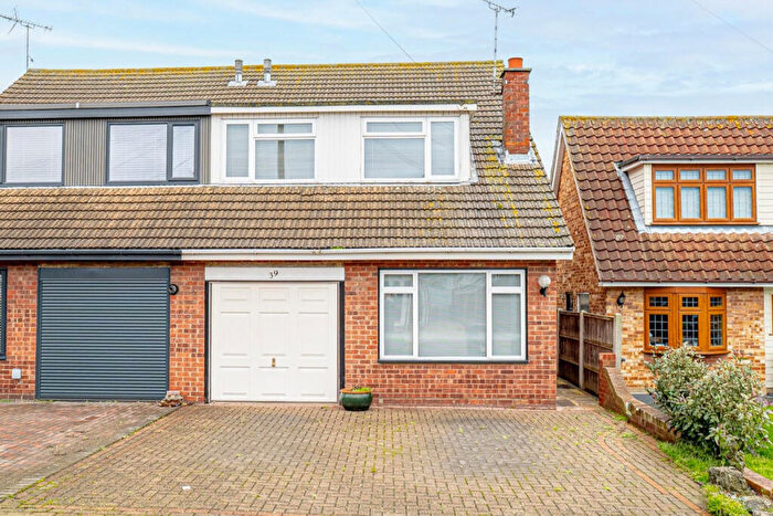 3 Bedroom Semi Detached House For Sale In Warwick Gardens, Rayleigh, SS6