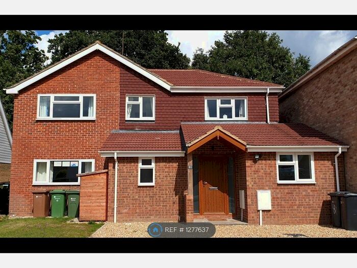 4 Bedroom Detached House To Rent In Collingwood Crescent, Guildford GU1