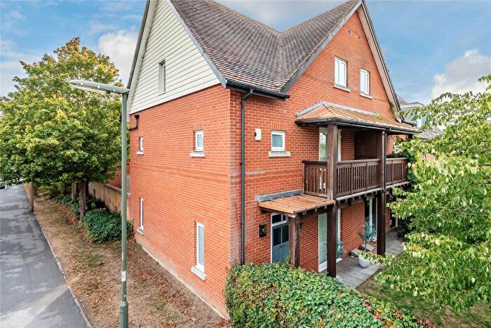 3 Bedroom End Of Terrace House For Sale In Henderson Avenue, Guildford, Surrey, GU2