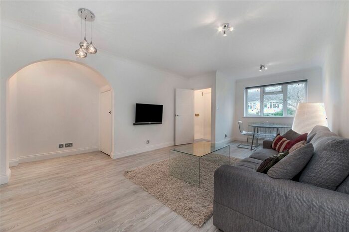 2 Bedroom Flat To Rent In Radcliffe Square, Putney, SW15