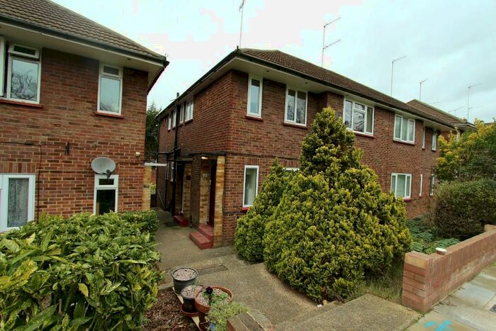 2 Bedroom Flat To Rent In The Vale, London, N14
