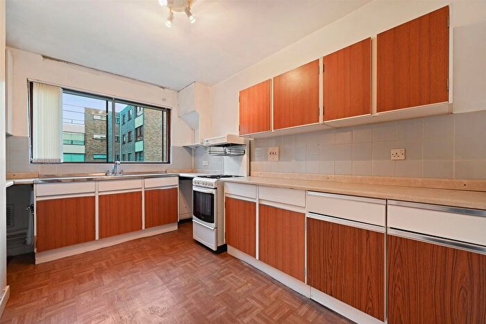2 Bedroom Flat For Sale In Kent Avenue, London, W13