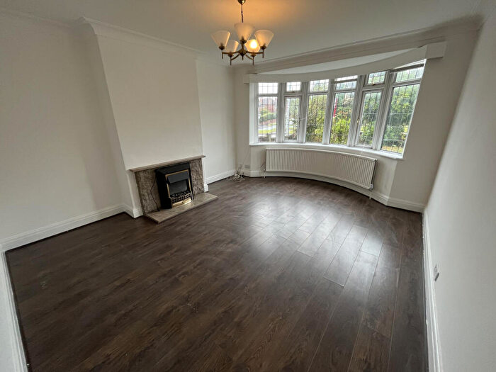 4 Bedroom Semi-Detached House To Rent In Ring Road, Leeds, West Yorkshire, LS16