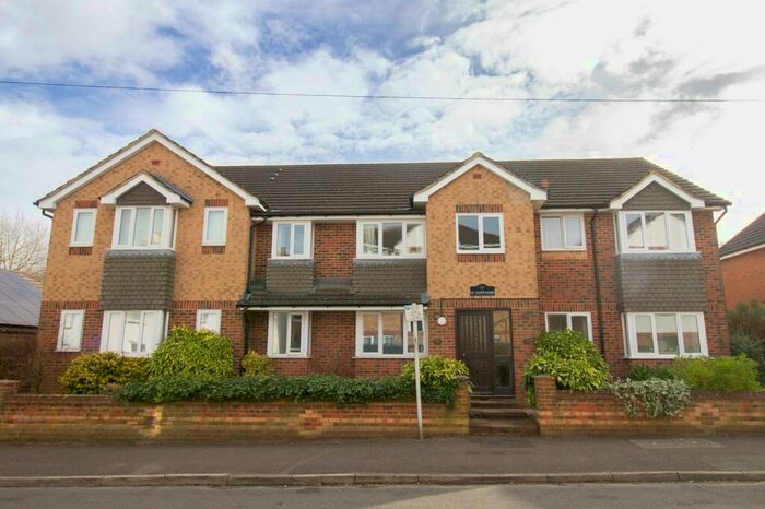 2 Bedroom Flat To Rent In Clarence Road, Fleet, GU51