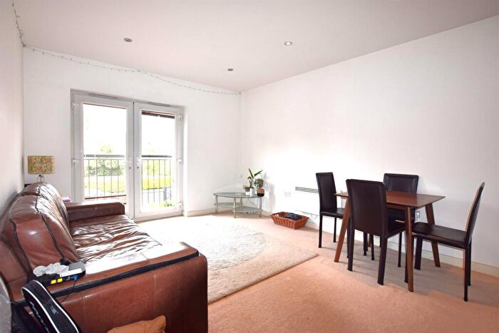2 Bedroom Apartment To Rent In Houseman Crescent, Manchester, M20