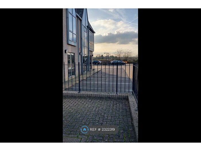 1 Bedroom Flat To Rent In Crabtree Office Village, Egham, TW20