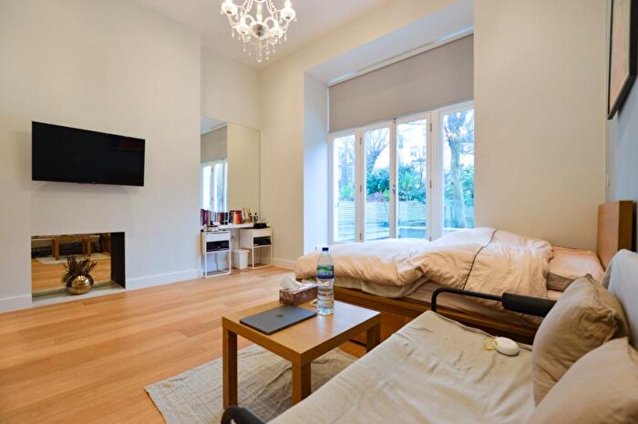 2 Bedroom Apartment To Rent In Hampstead Hill Gardens, Hampstead, NW3
