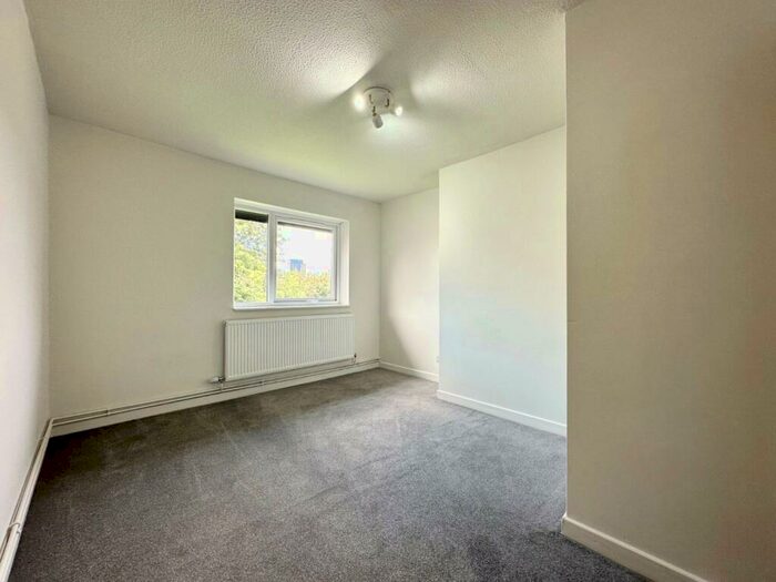 2 Bedroom Apartment To Rent In Canterbury Gardens, Salford, Greater Manchester, M5