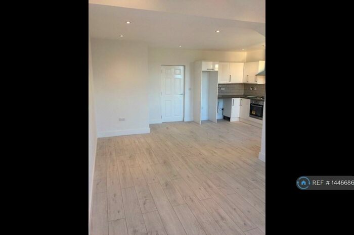 2 Bedroom Flat To Rent In Goodmayes, Goodmayes, IG3